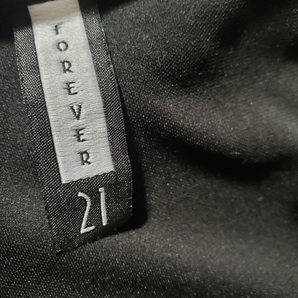 Forever 21 black wrap scallop hem skirt - Picture 4 of 5